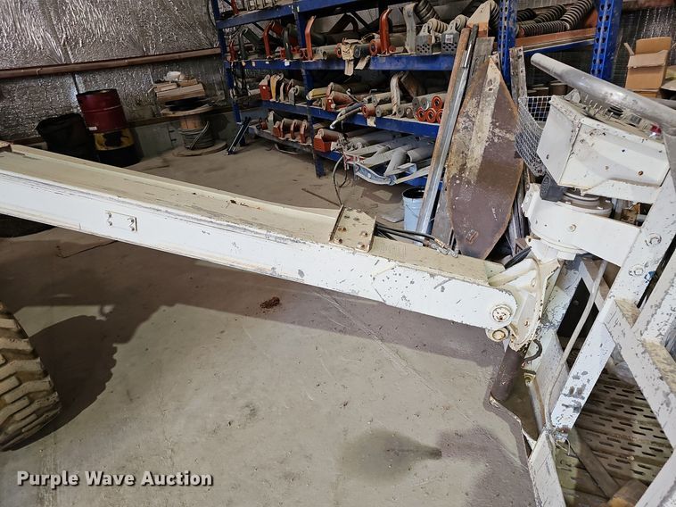 image for item NX9073 1999 Snorkel UN0-41F0 boom lift