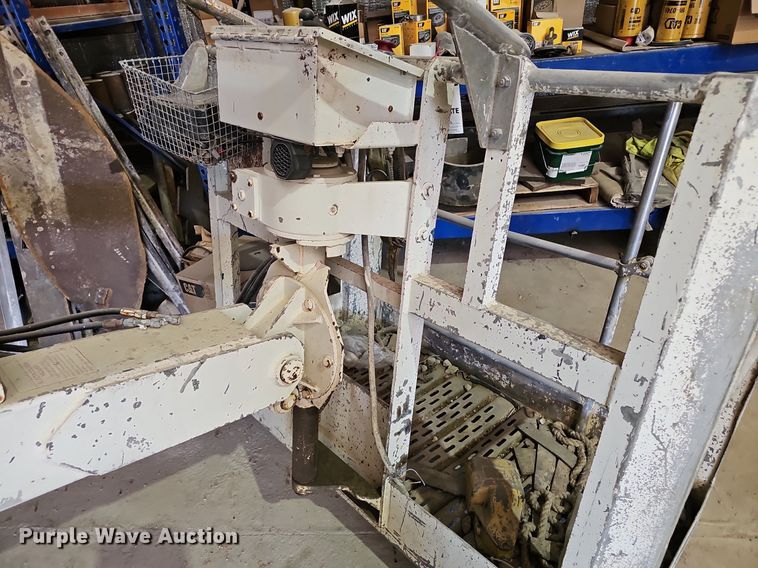 image for item NX9073 1999 Snorkel UN0-41F0 boom lift