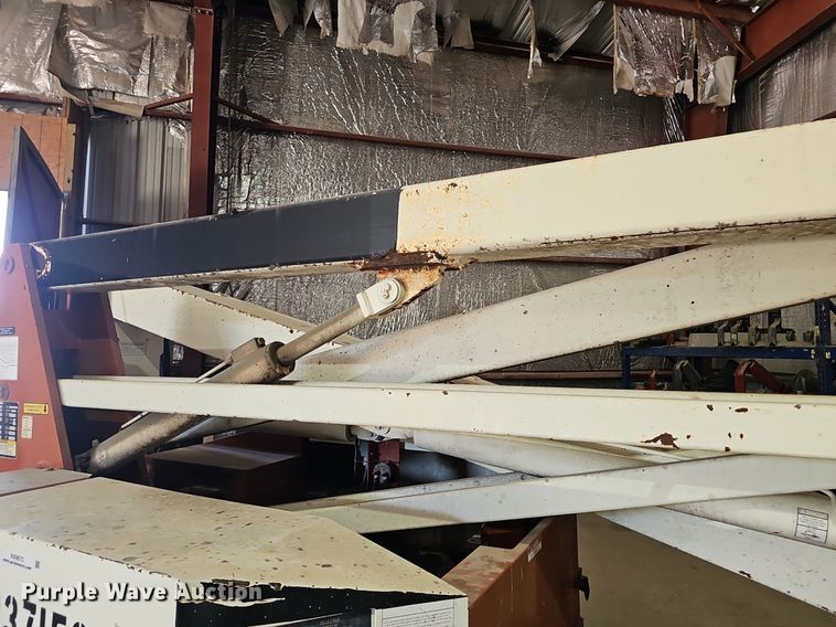 image for item NX9073 1999 Snorkel UN0-41F0 boom lift