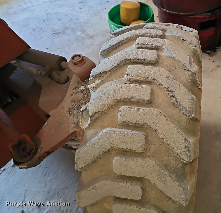 image for item NX9073 1999 Snorkel UN0-41F0 boom lift