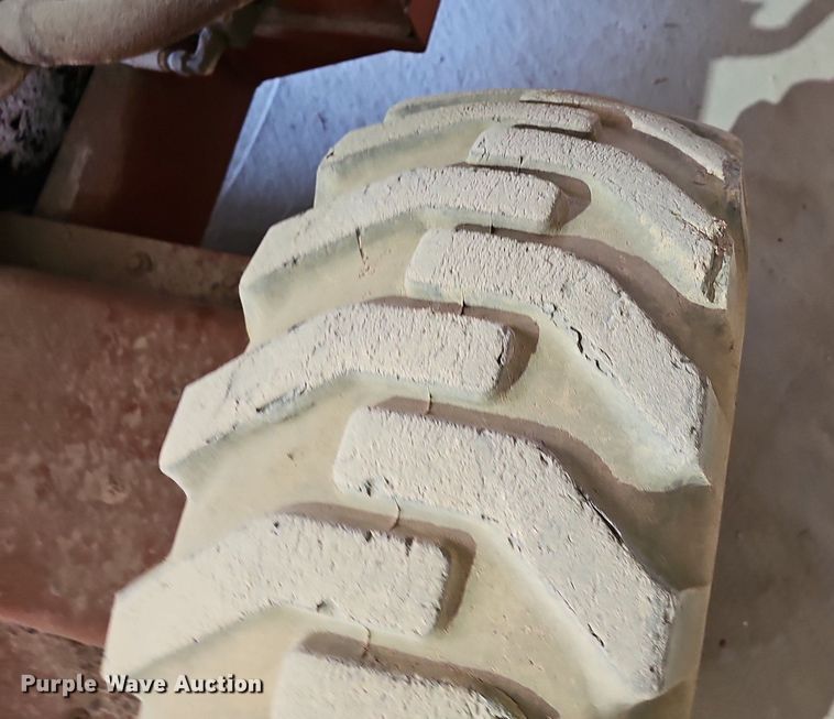 image for item NX9073 1999 Snorkel UN0-41F0 boom lift