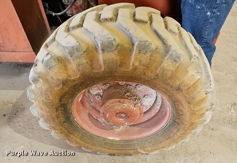 image for item NX9073 1999 Snorkel UN0-41F0 boom lift