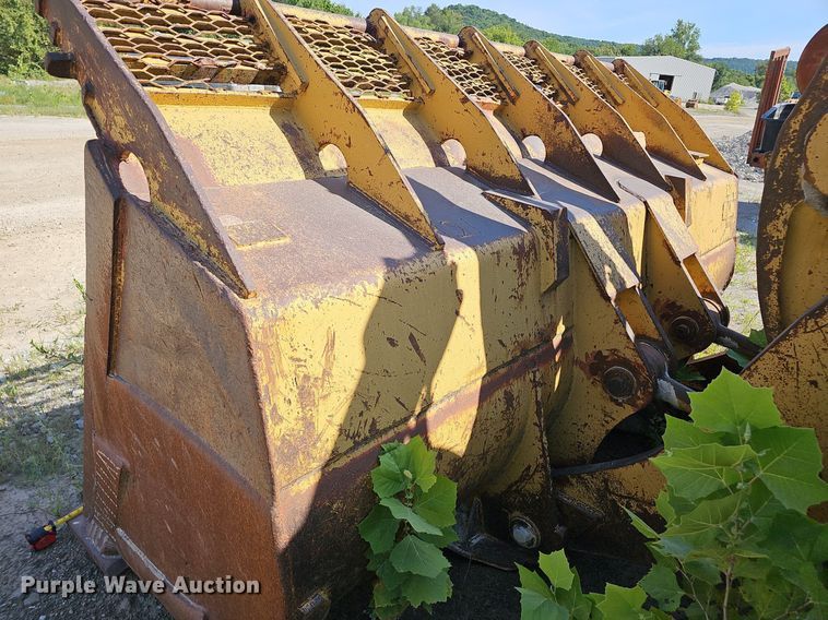 image for item NX9075 1983 Caterpillar 988B wheel loader