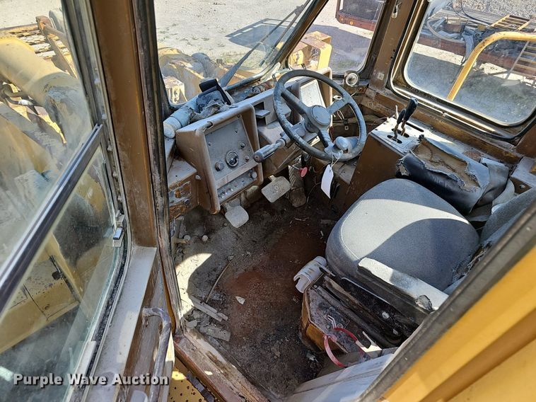 image for item NX9075 1983 Caterpillar 988B wheel loader