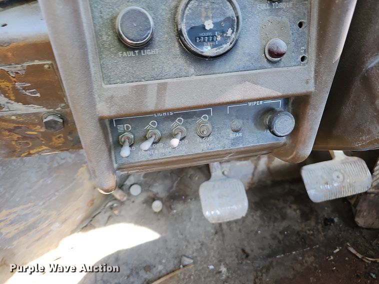 image for item NX9075 1983 Caterpillar 988B wheel loader