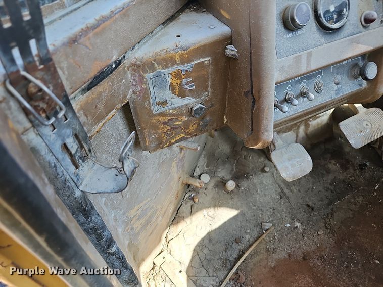 image for item NX9075 1983 Caterpillar 988B wheel loader