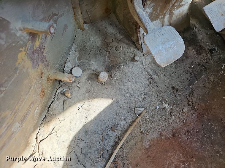 image for item NX9075 1983 Caterpillar 988B wheel loader