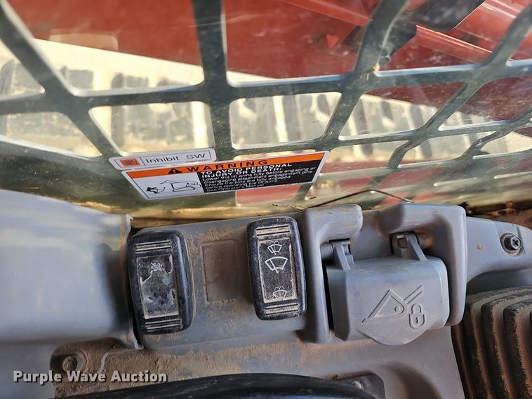 image for item NX9126 2015 Kubota  SVL 75-2 tracked skid steer loader