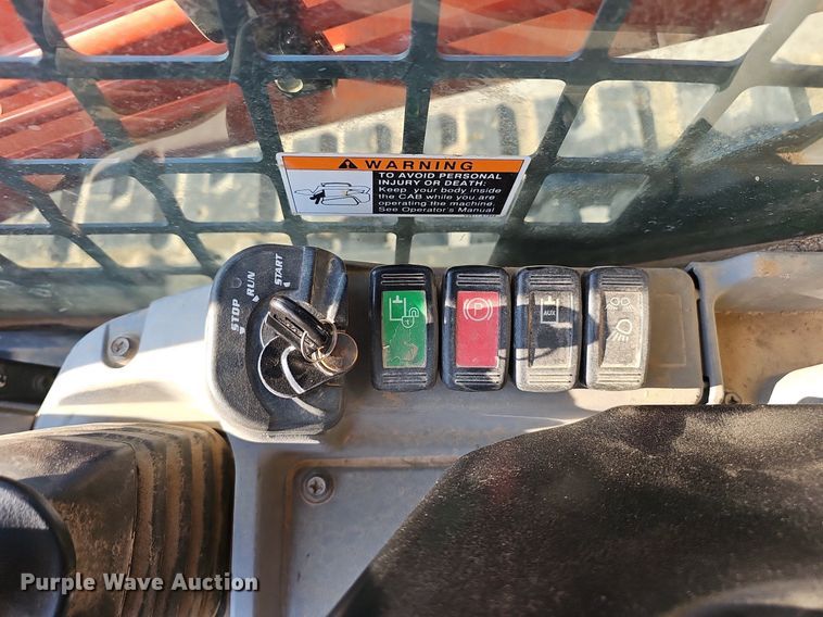 image for item NX9126 2015 Kubota  SVL 75-2 tracked skid steer loader