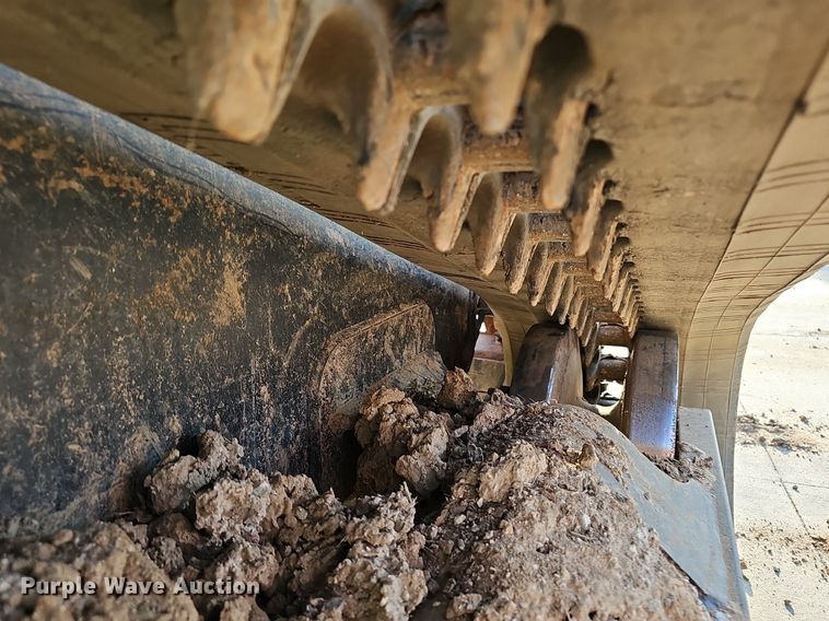 image for item NX9126 2015 Kubota  SVL 75-2 tracked skid steer loader