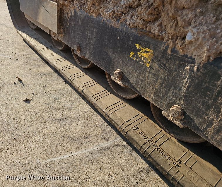 image for item NX9126 2015 Kubota  SVL 75-2 tracked skid steer loader