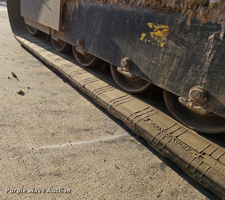 image for item NX9126 2015 Kubota  SVL 75-2 tracked skid steer loader