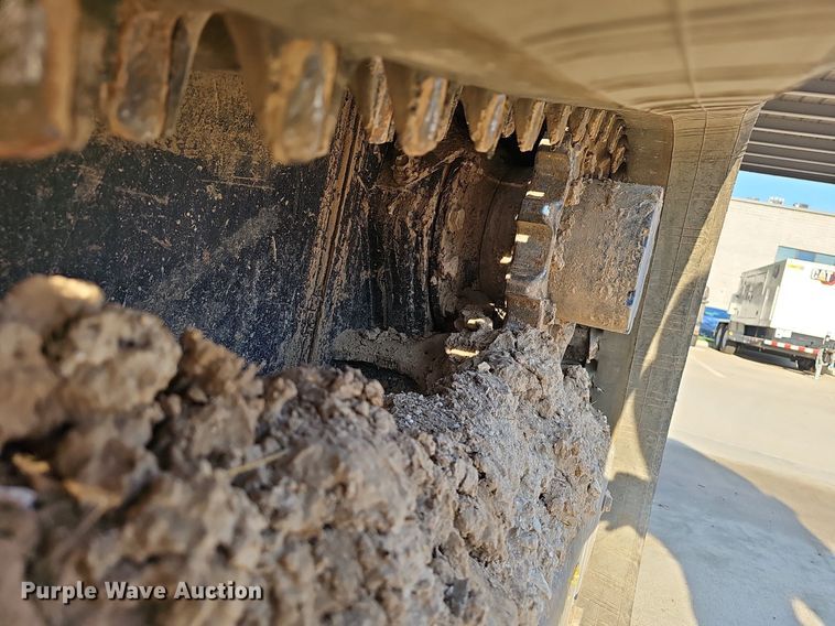 image for item NX9126 2015 Kubota  SVL 75-2 tracked skid steer loader