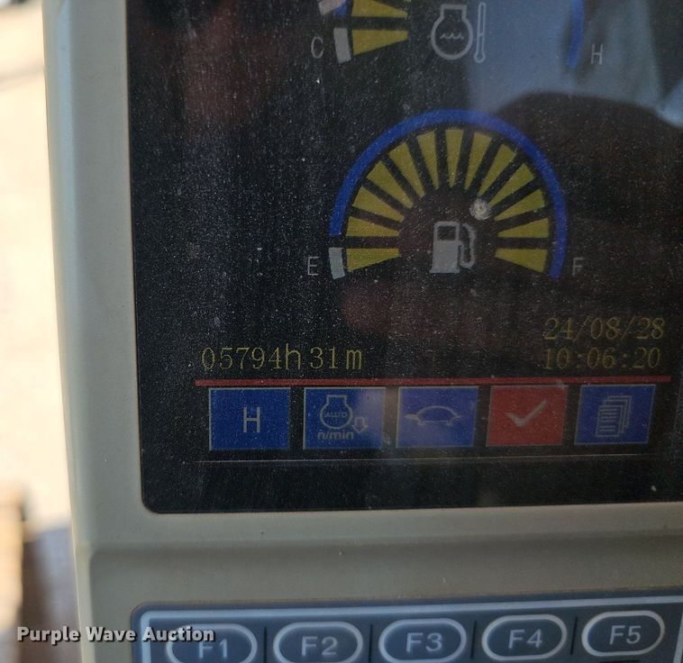 image for item NX9135 2014 Sany SY235LC excavator