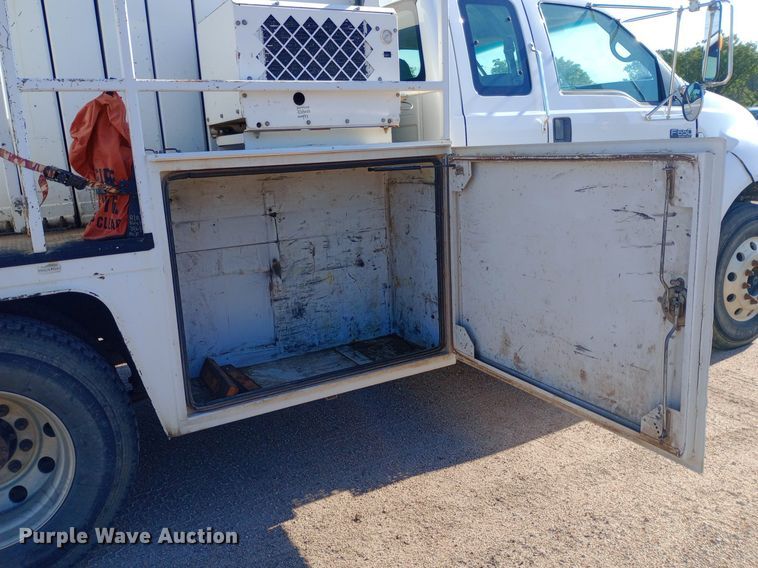 image for item NY9468 2008 Ford F650 Super Duty Crew Cab fuel/ lube truck