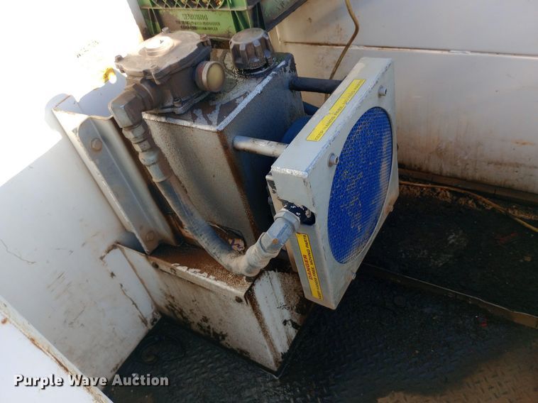 image for item NY9468 2008 Ford F650 Super Duty Crew Cab fuel/ lube truck