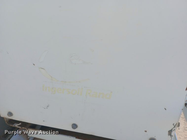 image for item NY9468 2008 Ford F650 Super Duty Crew Cab fuel/ lube truck