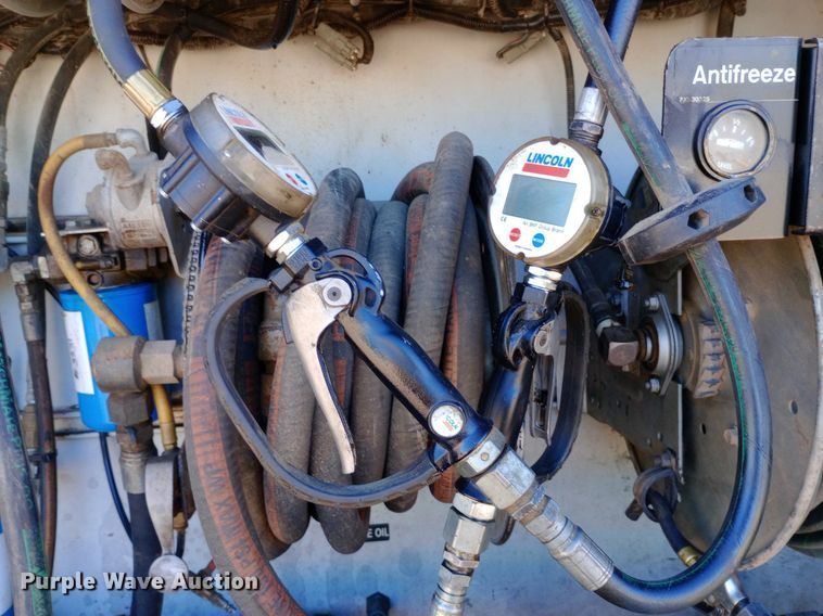 image for item NY9468 2008 Ford F650 Super Duty Crew Cab fuel/ lube truck