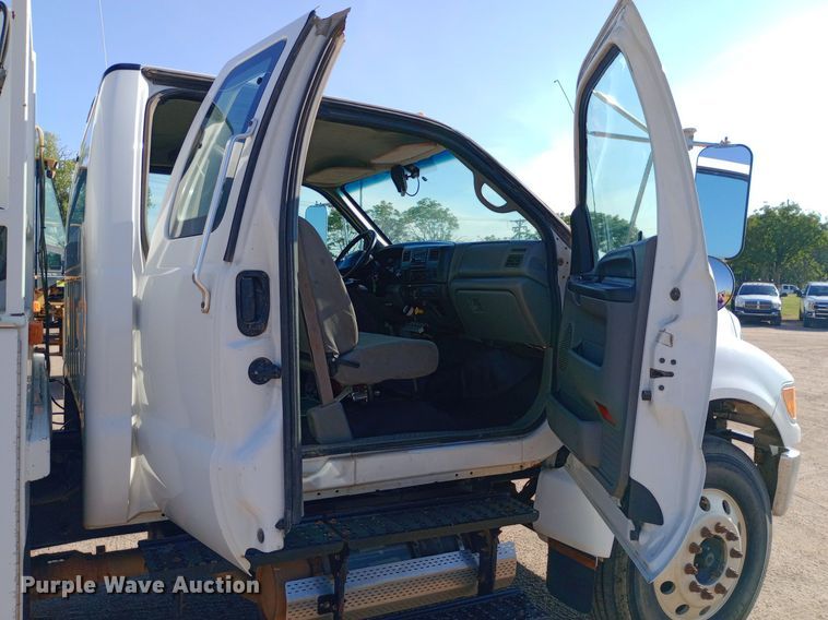 image for item NY9468 2008 Ford F650 Super Duty Crew Cab fuel/ lube truck