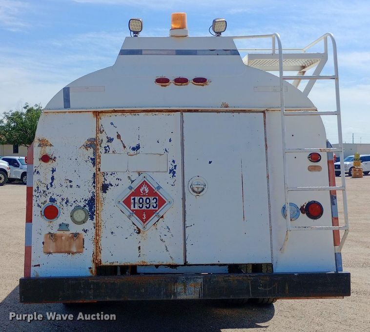 image for item NY9517 2009 Kenworth T370 fuel truck