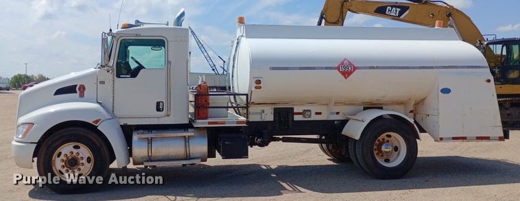image for item NY9517 2009 Kenworth T370 fuel truck