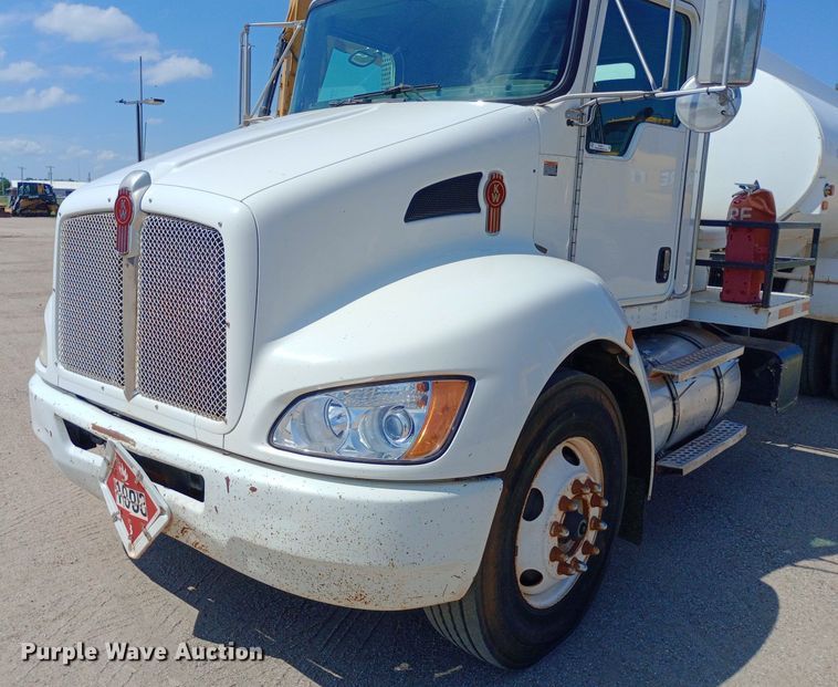 image for item NY9517 2009 Kenworth T370 fuel truck