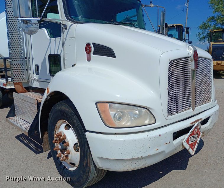 image for item NY9517 2009 Kenworth T370 fuel truck