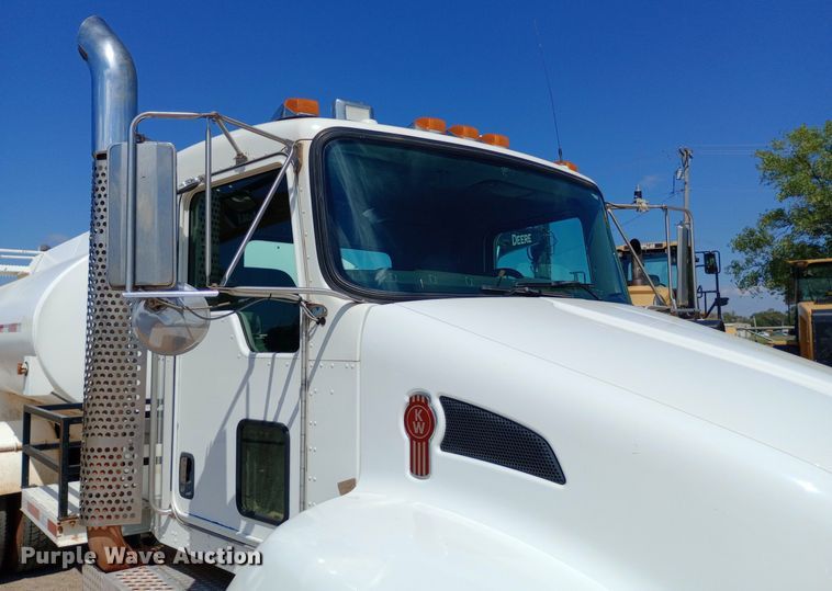 image for item NY9517 2009 Kenworth T370 fuel truck