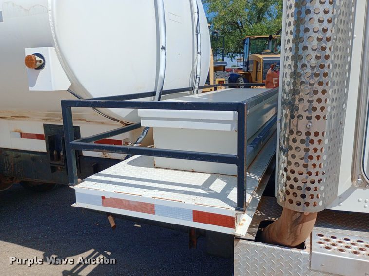 image for item NY9517 2009 Kenworth T370 fuel truck