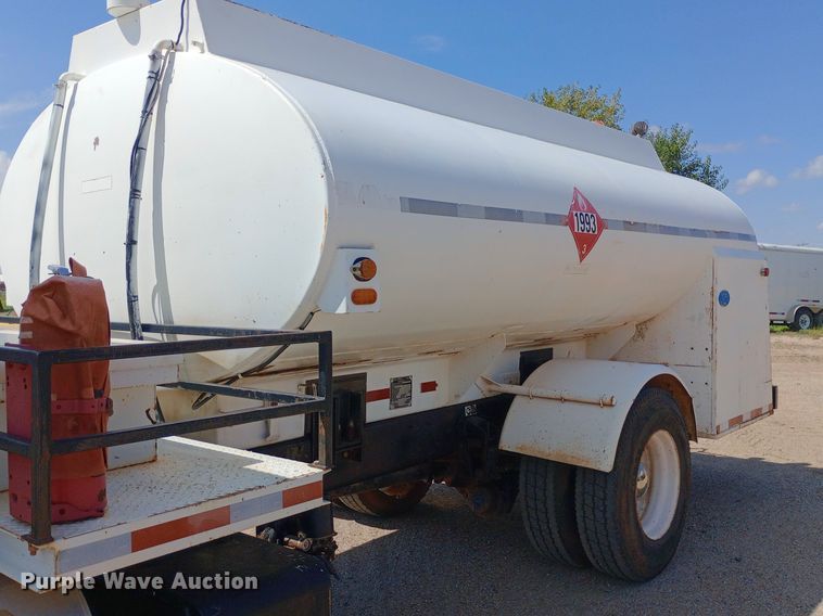 image for item NY9517 2009 Kenworth T370 fuel truck