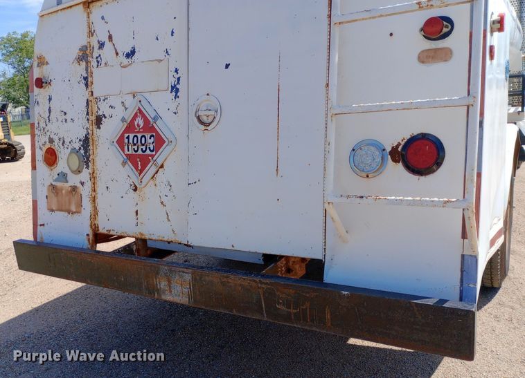 image for item NY9517 2009 Kenworth T370 fuel truck