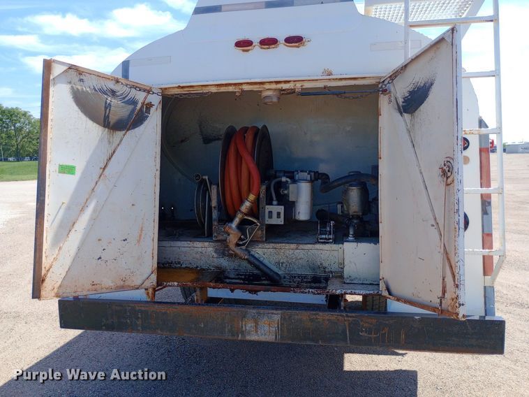 image for item NY9517 2009 Kenworth T370 fuel truck