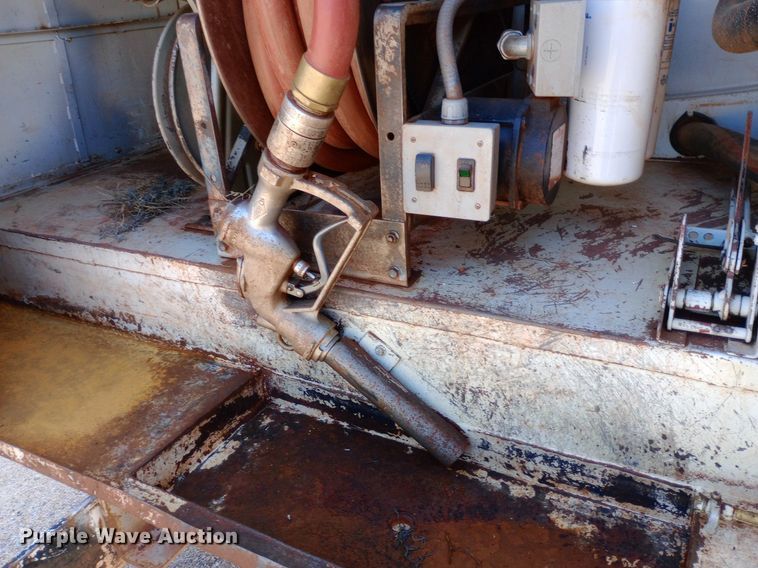 image for item NY9517 2009 Kenworth T370 fuel truck