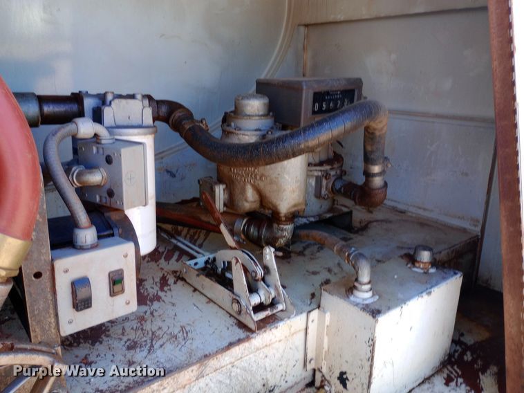 image for item NY9517 2009 Kenworth T370 fuel truck