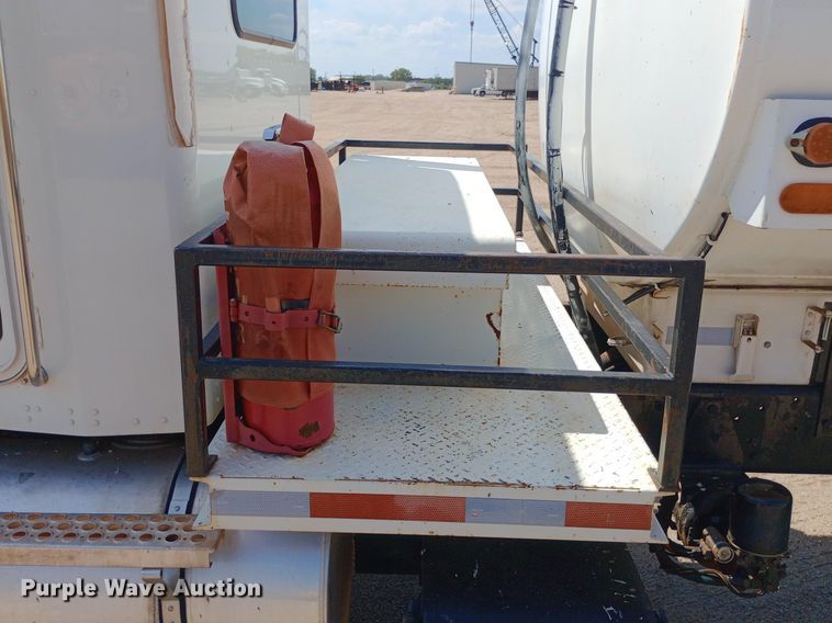 image for item NY9517 2009 Kenworth T370 fuel truck