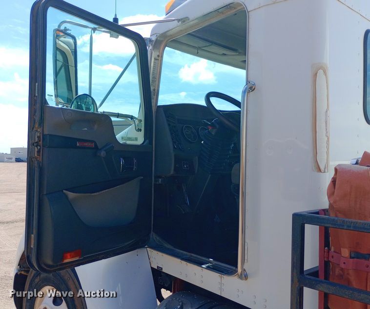 image for item NY9517 2009 Kenworth T370 fuel truck