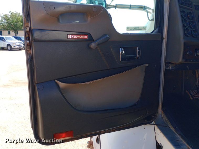 image for item NY9517 2009 Kenworth T370 fuel truck