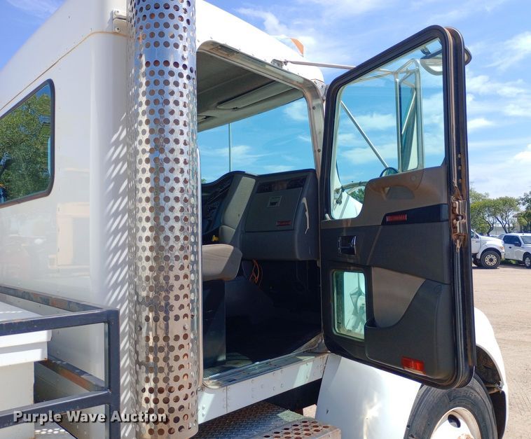 image for item NY9517 2009 Kenworth T370 fuel truck