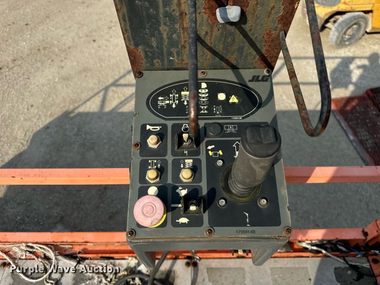 image for item OG9658 2008 JLG 3394RT scissor lift