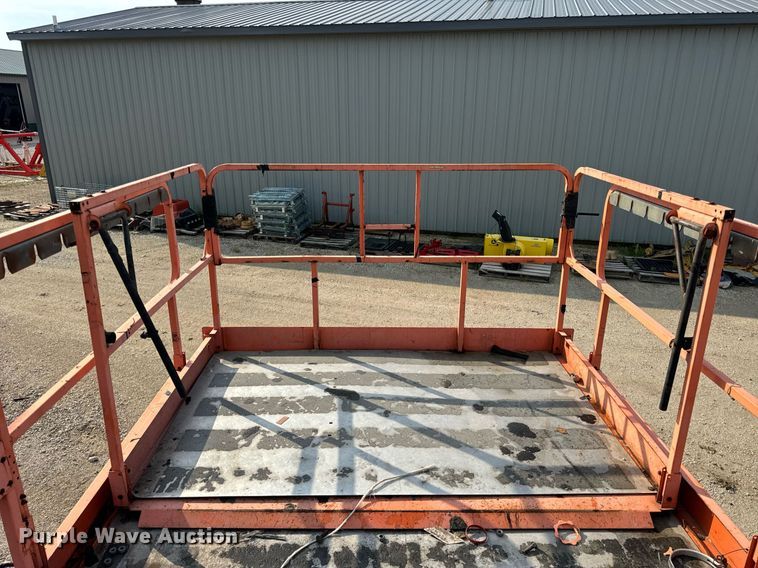 image for item OG9658 2008 JLG 3394RT scissor lift