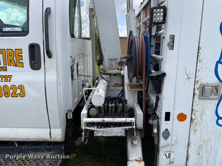 image for item OG9974 2007 GMC C5500 utility / service truck