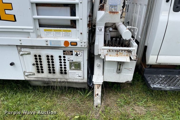 image for item OG9974 2007 GMC C5500 utility / service truck