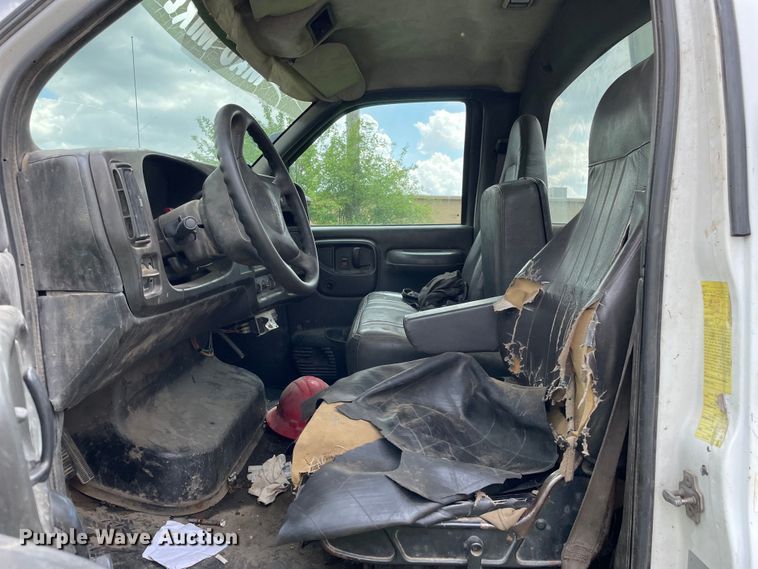 image for item OG9974 2007 GMC C5500 utility / service truck