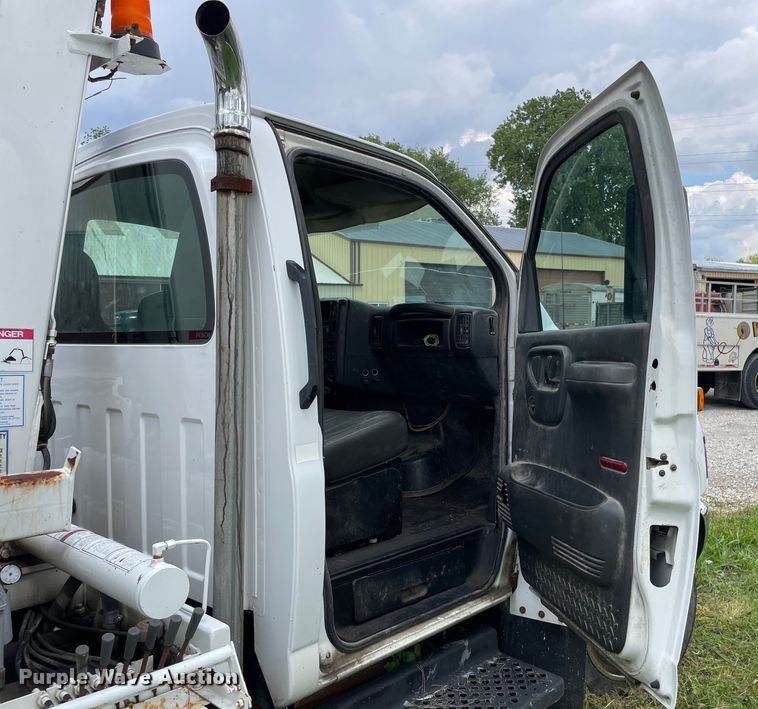image for item OG9974 2007 GMC C5500 utility / service truck