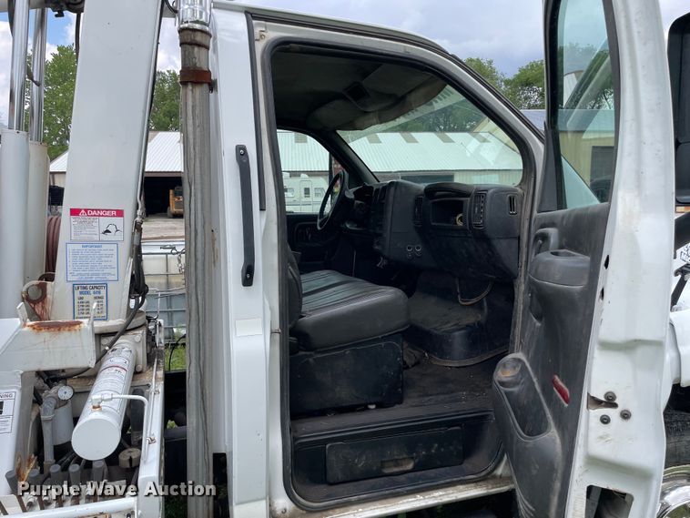 image for item OG9974 2007 GMC C5500 utility / service truck