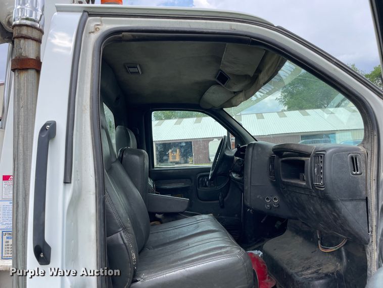 image for item OG9974 2007 GMC C5500 utility / service truck