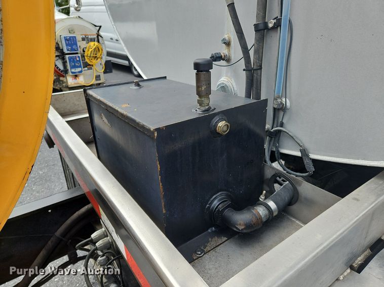 image for item OJ9812 1997 Ford Louisville  sewer jetter truck