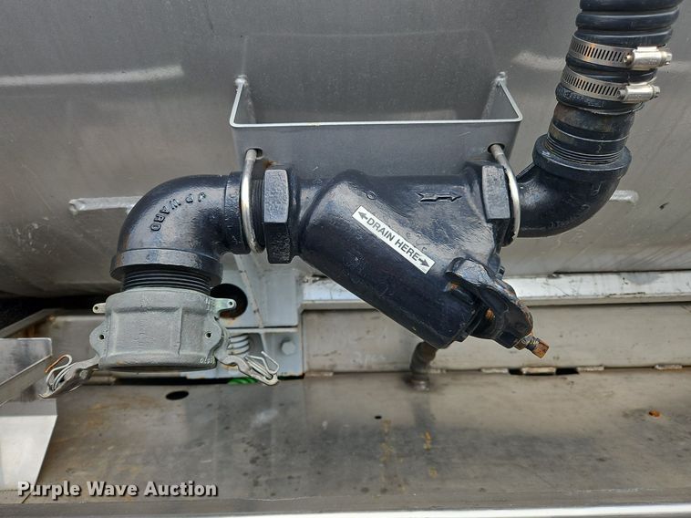 image for item OJ9812 1997 Ford Louisville  sewer jetter truck