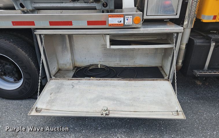 image for item OJ9812 1997 Ford Louisville  sewer jetter truck