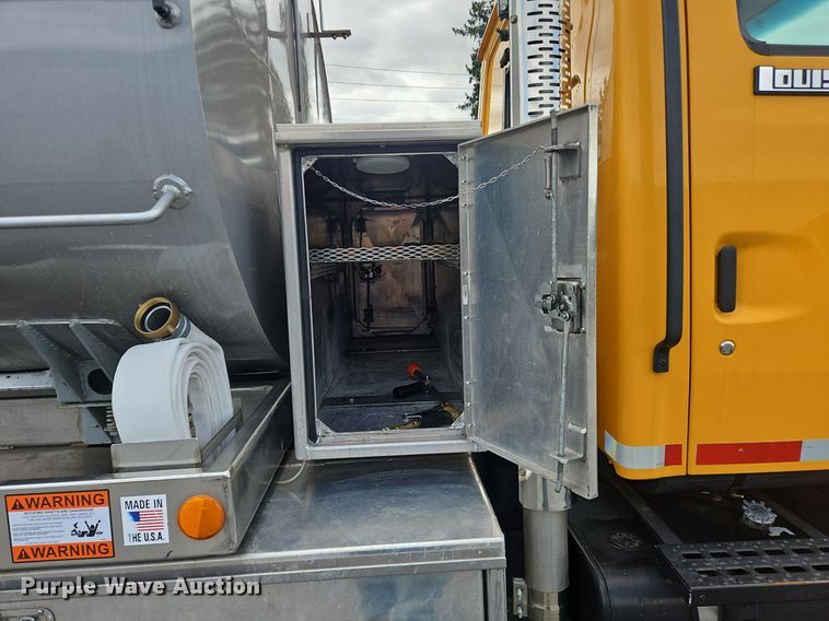 image for item OJ9812 1997 Ford Louisville  sewer jetter truck